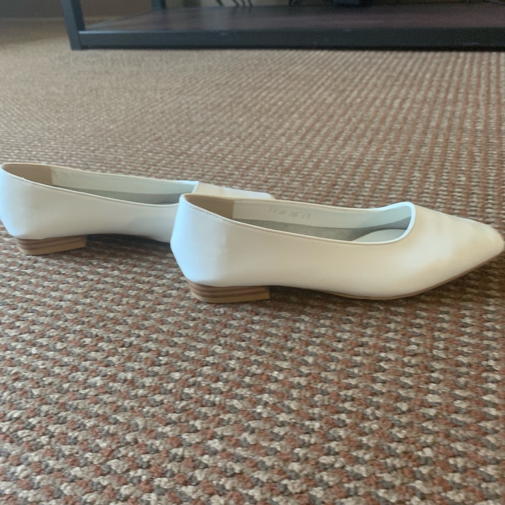 White flats - Picture 4 of 7
